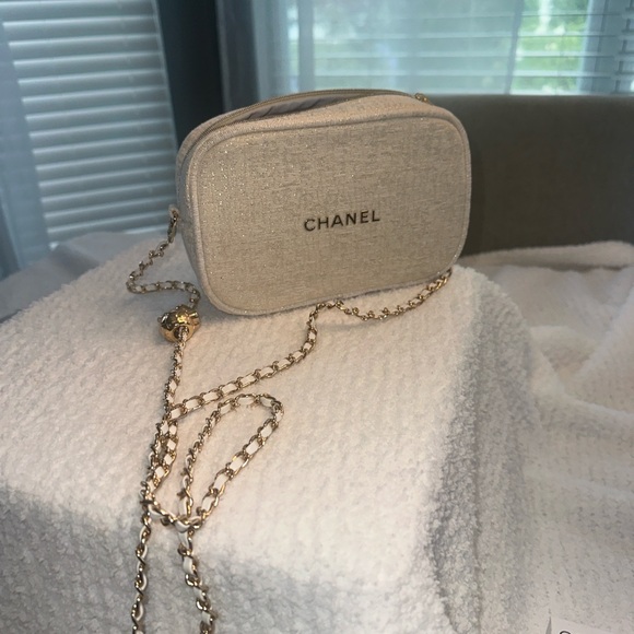 Chanel Cream Cosmetics Bag w/crossbody chain included - Picture 1 of 5